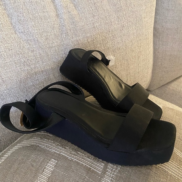 sandals - Picture 2 of 2